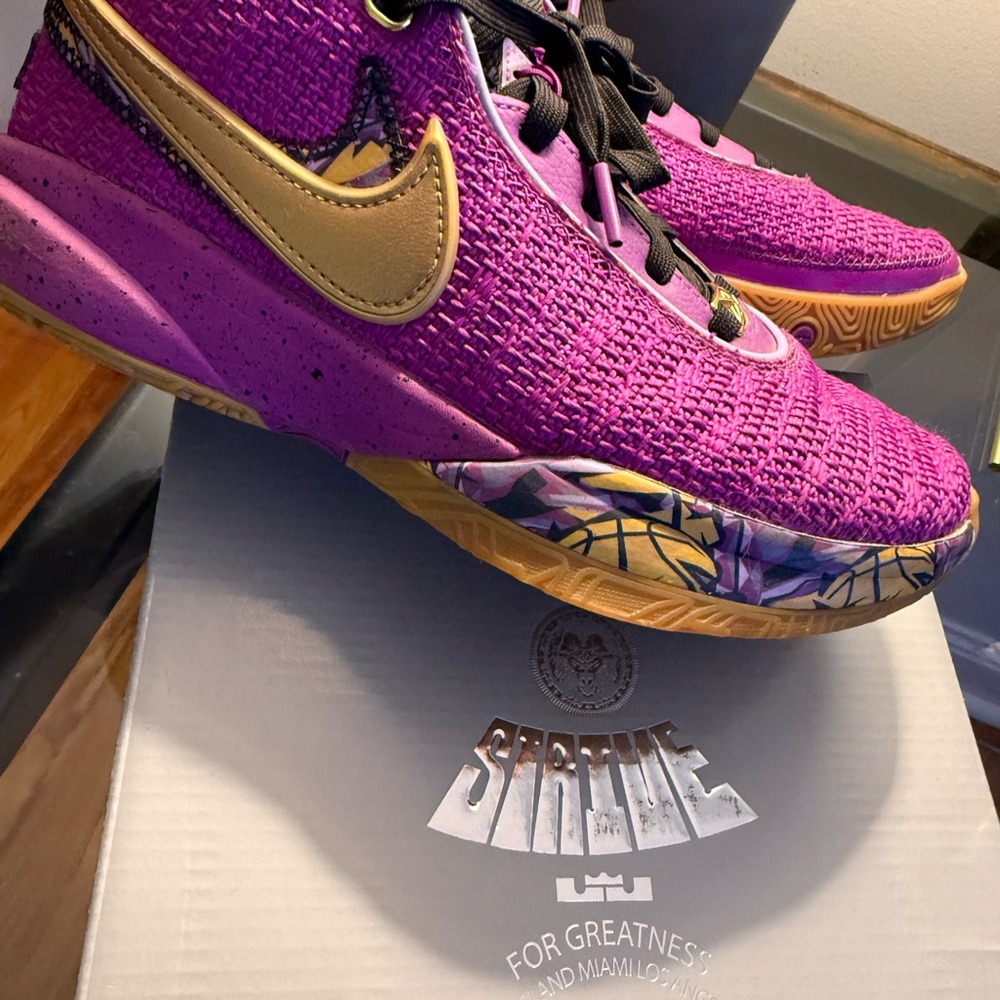 LEBRON XX SE NIKE GS Kids - 6Y- 7.5W -Pink and Orange Basketball Shoes